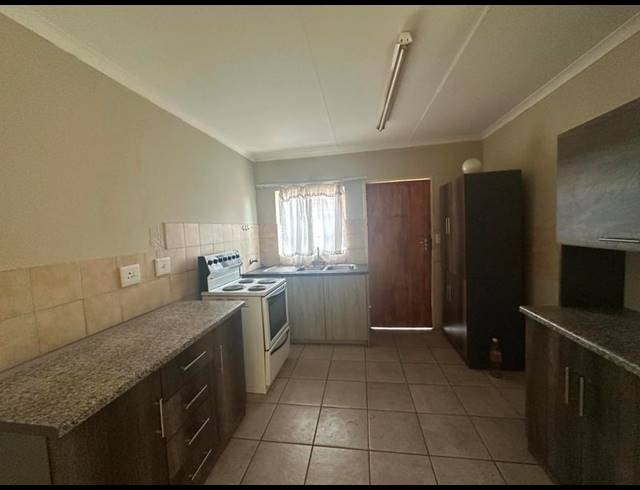 2 BEDROOM TOWNHOUSE FOR SALE IN THE ORCHARDS